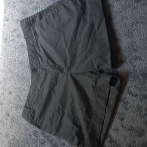 Banana republic dark/army green khaki shorts, size 8